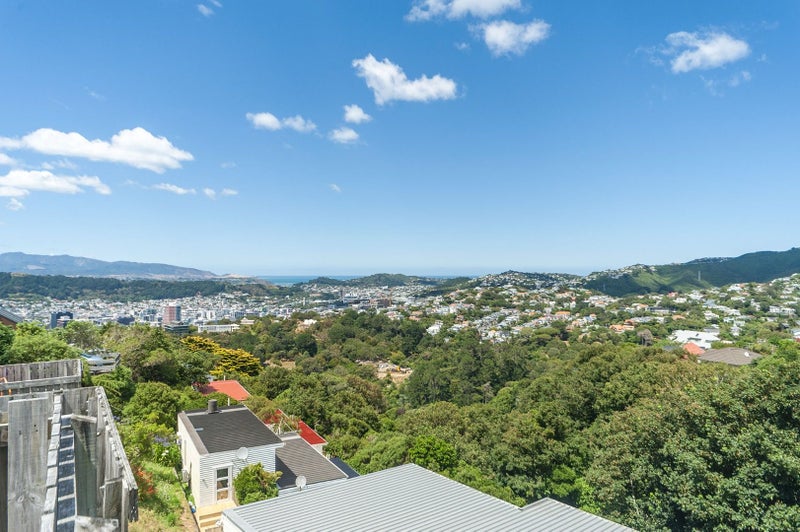 3 Puketiro Avenue, Northland, Wellington - Carousel 2