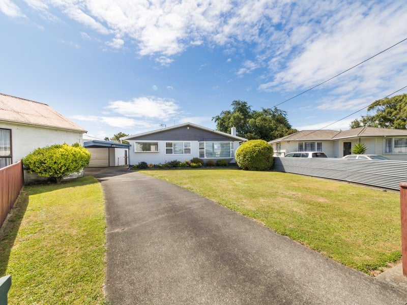 17 Tararua Terrace, Cloverlea, Palmerston North - Carousel 23