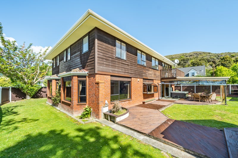 42 Waddington Drive, Naenae, Lower Hutt - Carousel 1