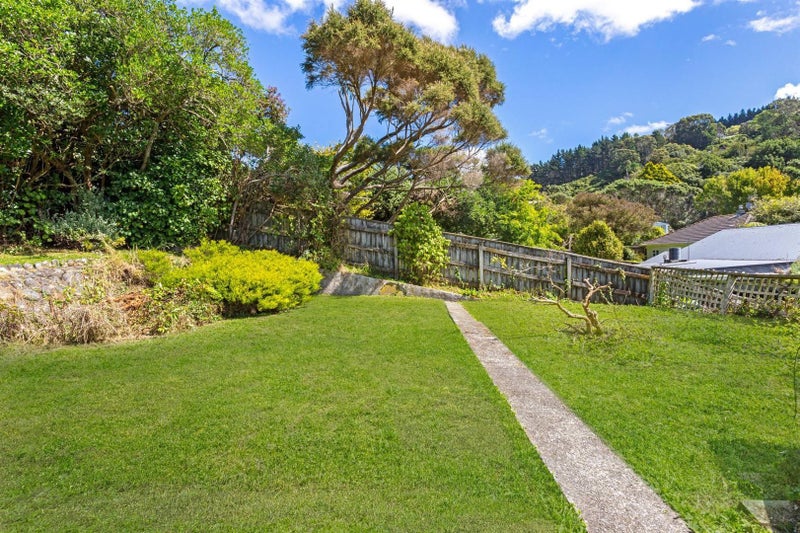4 Tainui Terrace, Tawa, Wellington - Carousel 2