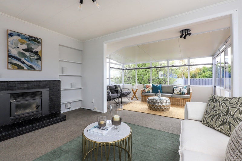 24 Magdalen Crescent, Pirimai, Napier - Carousel 2