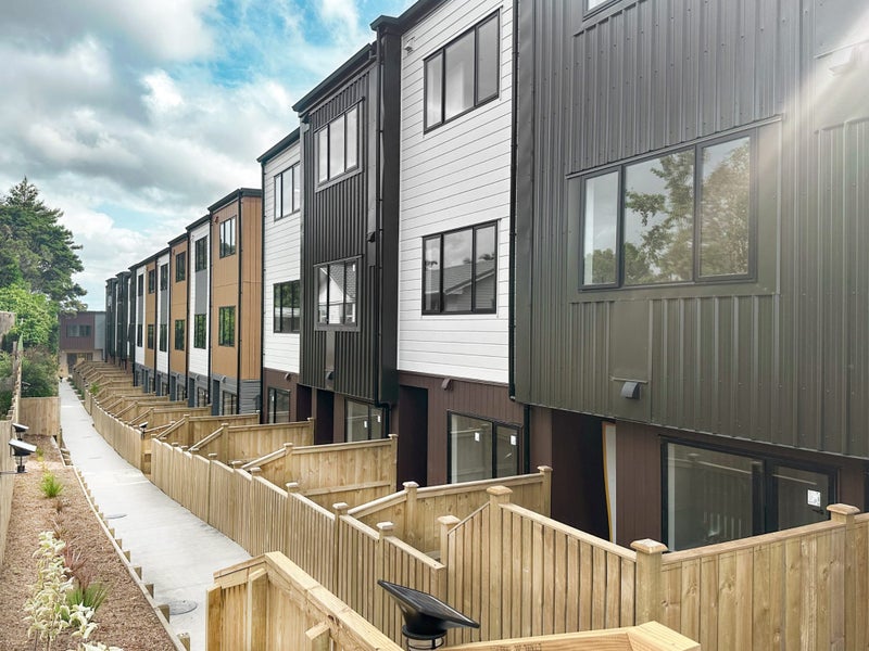 6/9 Schnapper Rock Road, Greenhithe, Auckland - Carousel 1