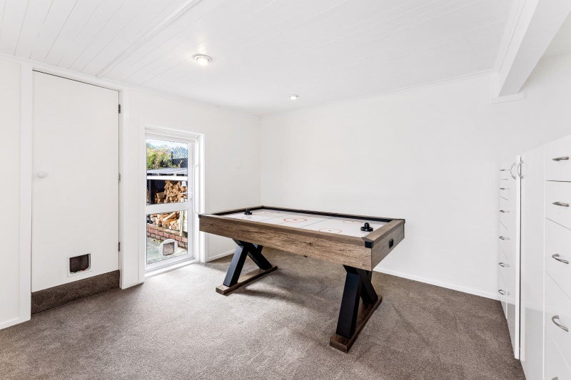 9 Oak Street, Ebdentown, Upper Hutt - Carousel 44