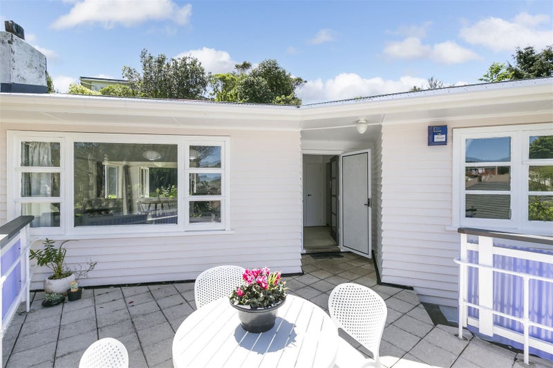 11 Kowhai Street, Tawa, Wellington - Carousel 2