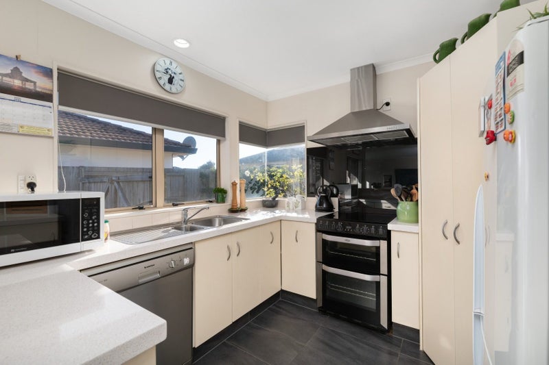 35 Longview Drive, Papamoa Beach, Papamoa - Carousel 2