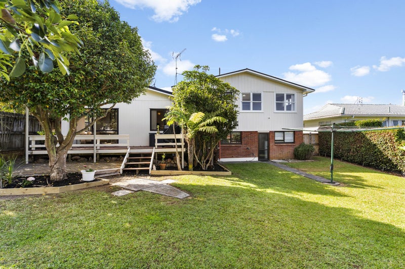 14 Baringa Place, Botany Downs, Auckland - Carousel 2