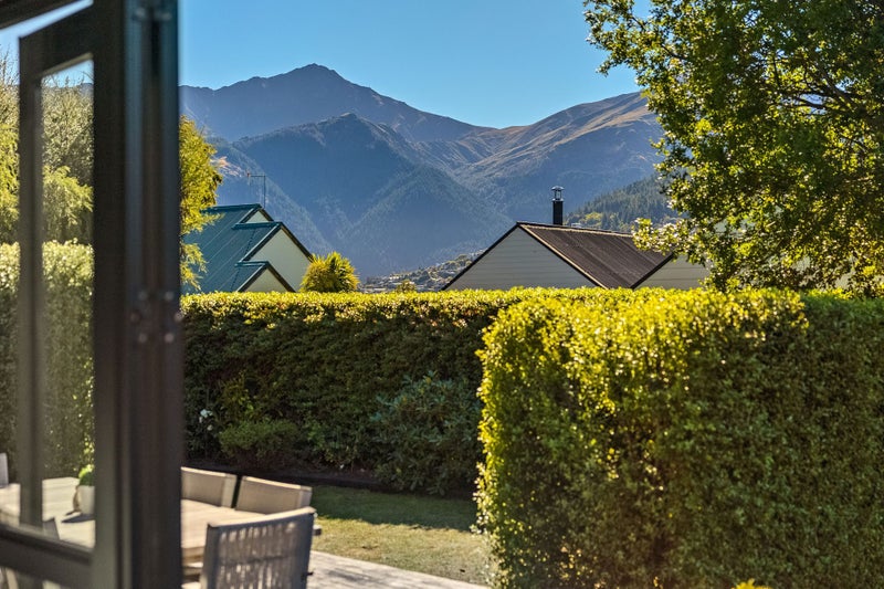 65 Oregon Drive, Kelvin Heights, Queenstown - Carousel 1