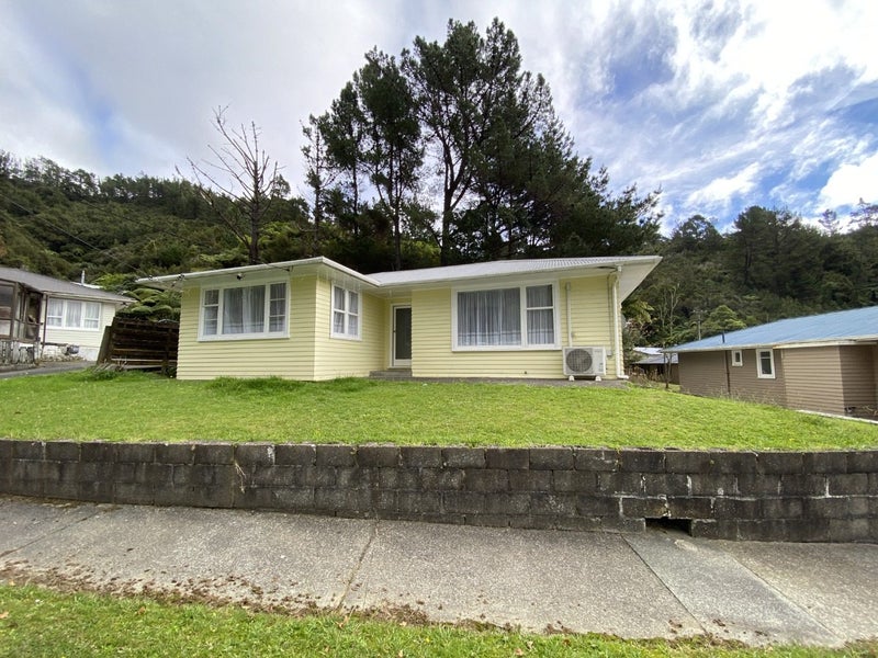 19 Shackleton Grove, Stokes Valley, Lower Hutt - Carousel 1