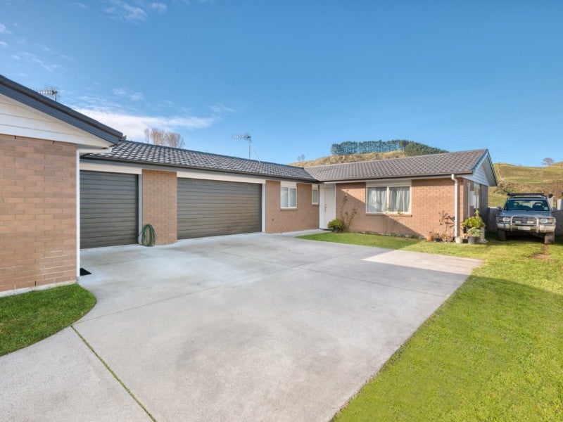 212 Ballintoy Park Drive, Welcome Bay, Tauranga - Carousel 1