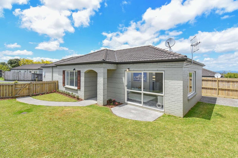 33 Senator Drive, Manurewa, Auckland - Carousel 1
