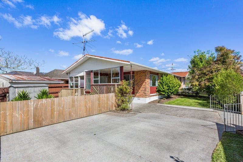 2/40 Totara Park Road, Clouston Park, Upper Hutt - Carousel 1