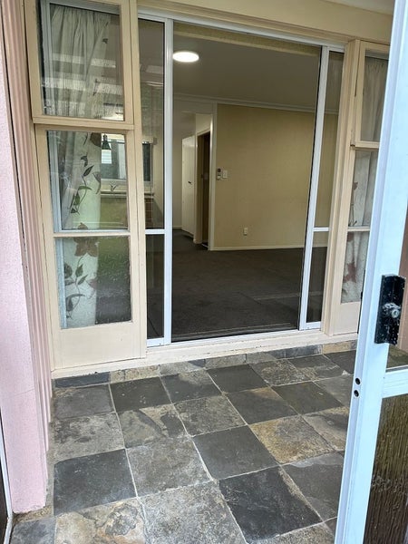 2/11 Manning Street, Hamilton Central, Hamilton - Carousel 2