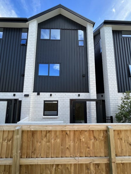 3/22 Yeovil Road, Te Atatū Peninsula, Auckland - Carousel 1