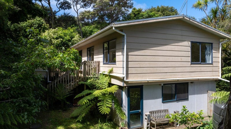 51 Bay Road, Ostend, Waiheke Island - Carousel 1
