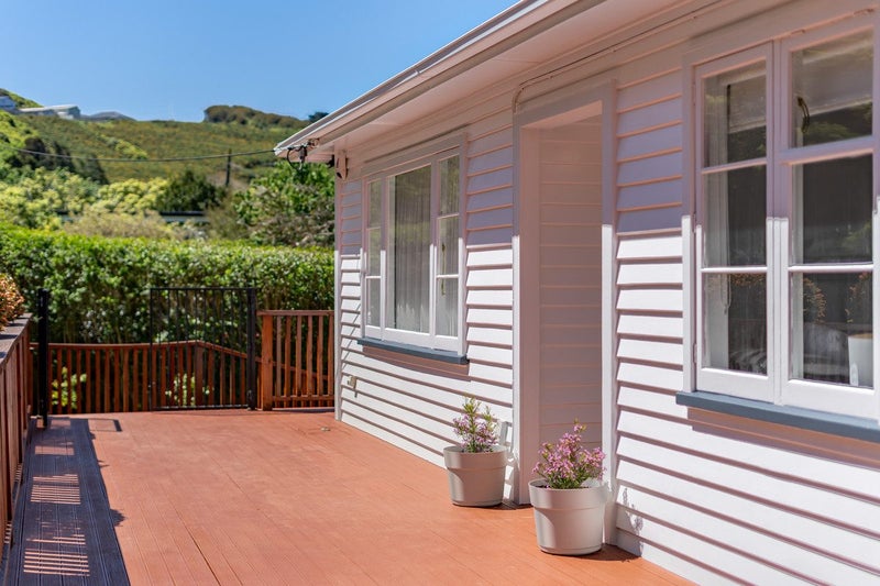 12 Glenside Road, Glenside, Wellington - Carousel 1