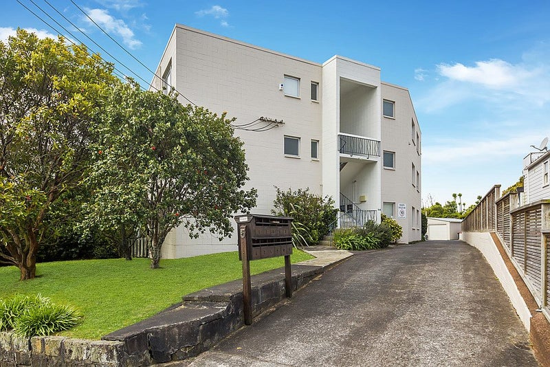 9/5 Curran Street, Herne Bay, Auckland - Carousel 1