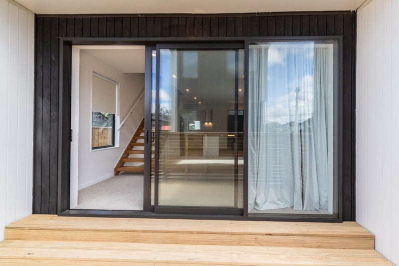 2/166 Queens Drive, Lyall Bay, Wellington - Carousel 2