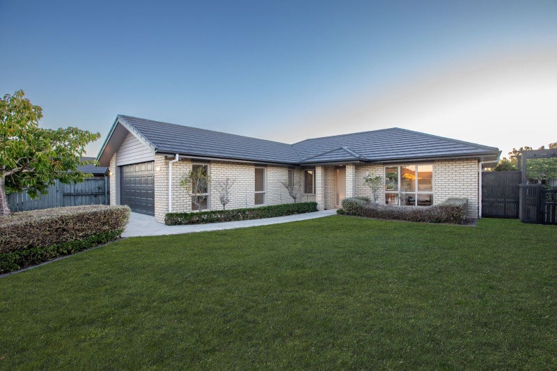 17 Wessex Place, Rototuna North, Hamilton - Carousel 1