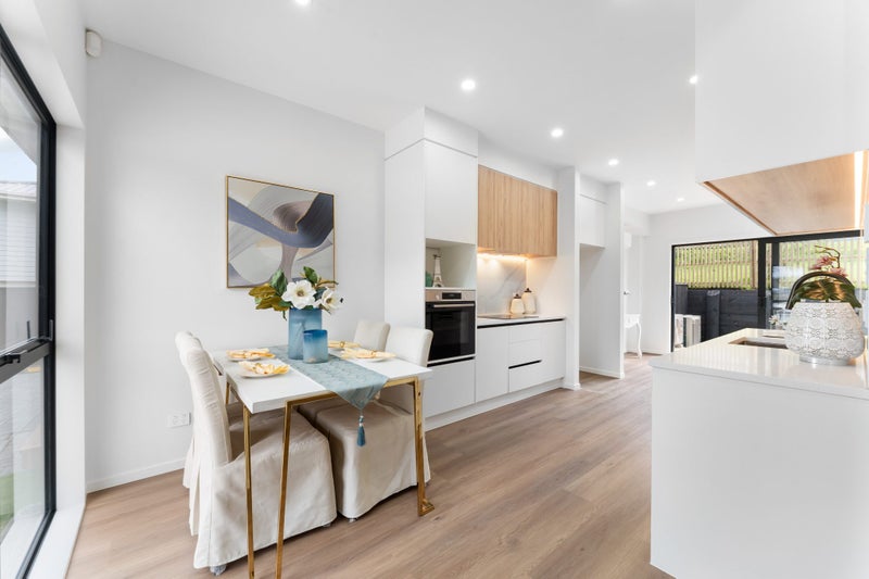 16C Saint Catherine Crescent, West Harbour, Auckland - Carousel 1