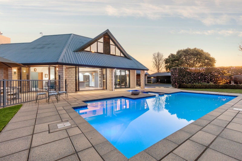 5 Curnow Place, Leamington, Cambridge - Carousel 1