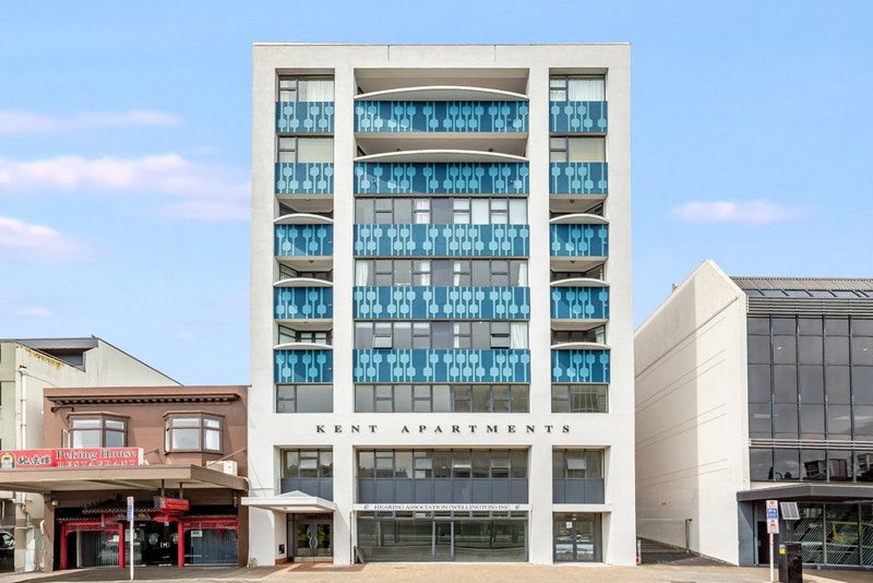 6B/16 Kent Terrace, Mount Victoria, Wellington - Carousel 1