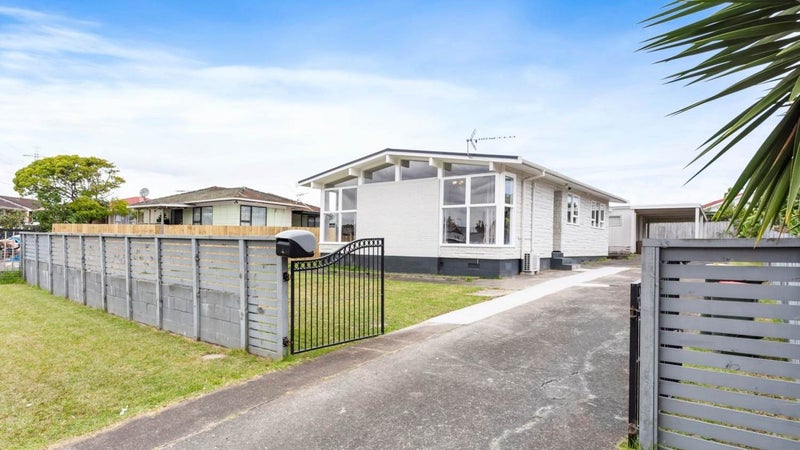 9 Serrano Place, Clover Park, Auckland - Carousel 1