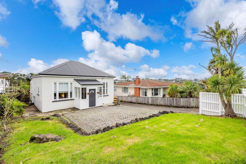 1/72 Gladstone Road, Northcote, Auckland - Carousel 1