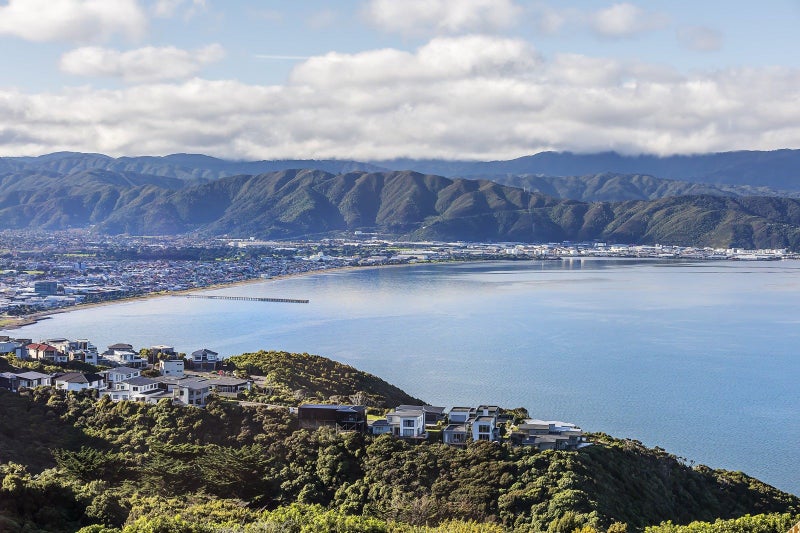 2 Promontory Crescent, Newlands, Wellington - Carousel 2