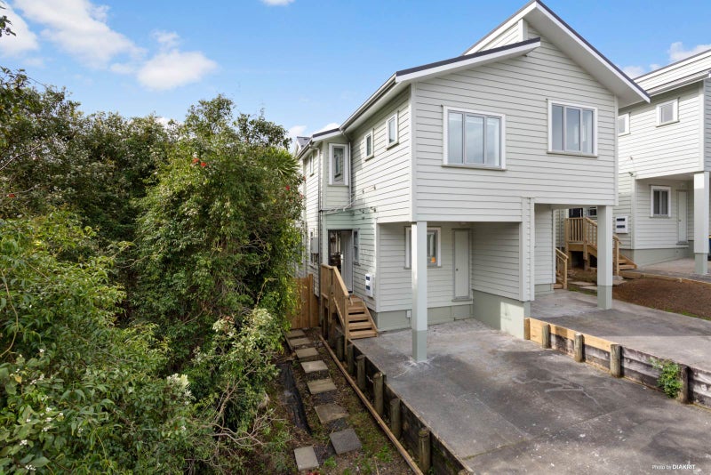 1/6 John Jennings Drive, Oteha, Auckland - Carousel 1