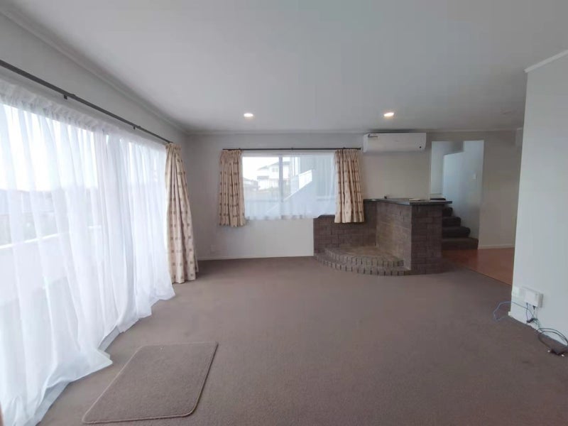 4 Clunie Place, Highland Park, Auckland - Carousel 2