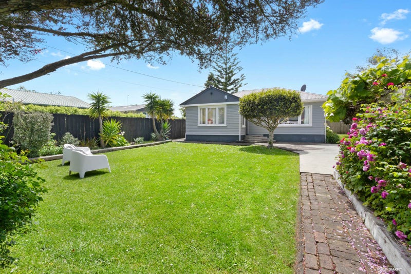 1/37 Garelja Road, Henderson, Auckland - Carousel 1