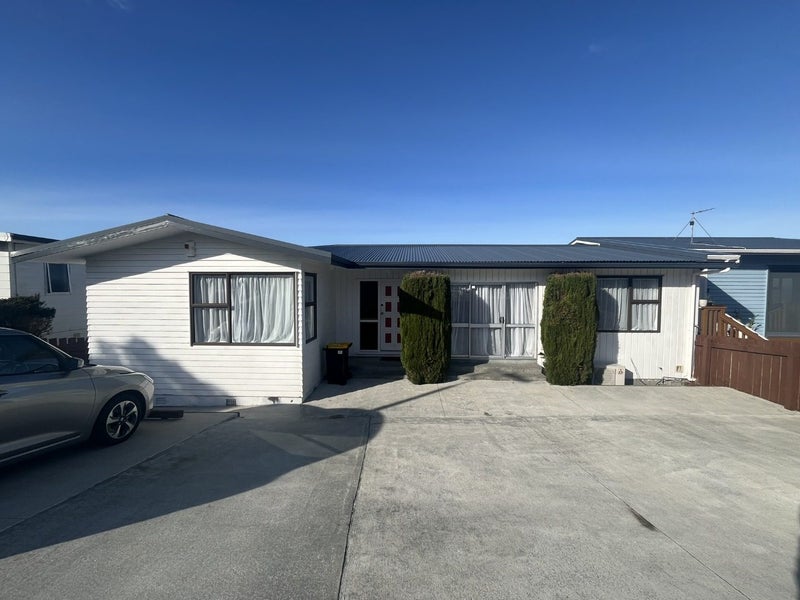 30 Akaroa Drive, Maupuia, Wellington - Carousel 1
