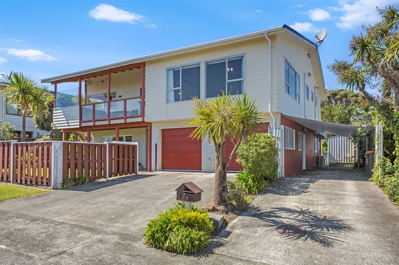 4 Ettrick Grove, Papakowhai, Porirua - Carousel 1