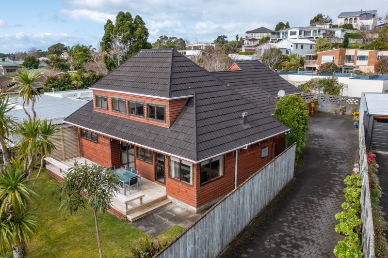 23 Wesley Avenue, Frankleigh Park, New Plymouth - Carousel 1
