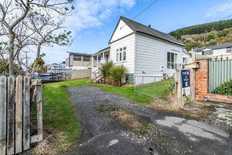 1 Ann Street, Bluff - Carousel 2
