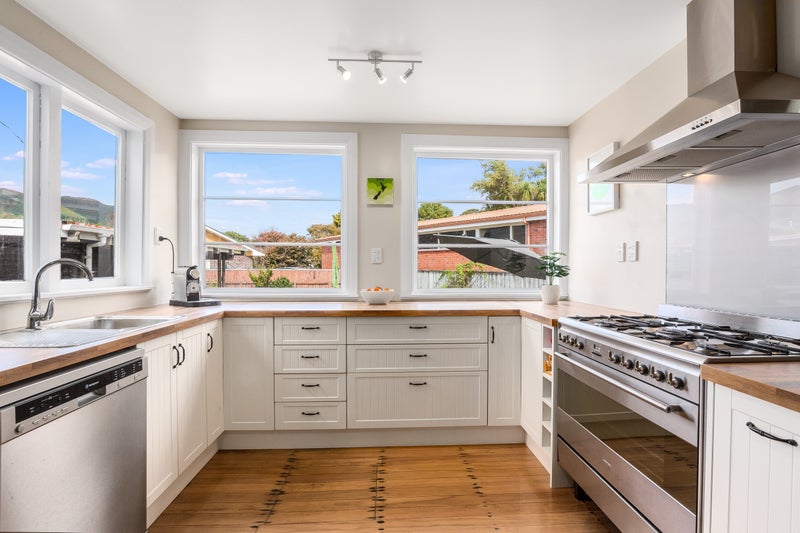 2 Puriri Street, Woburn, Lower Hutt - Carousel 2