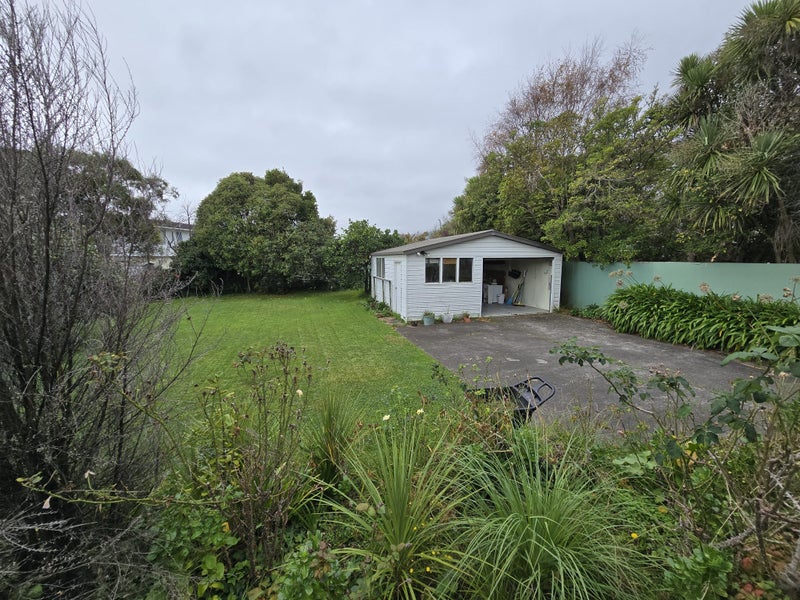 21 Oriwa Street, Waikanae - Carousel 12
