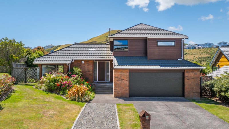14 Aintree Grove, Churton Park, Wellington - Carousel 1