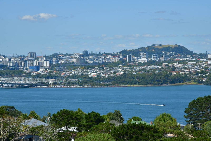 2/4 Huka Road, Birkenhead, Auckland - Carousel 1