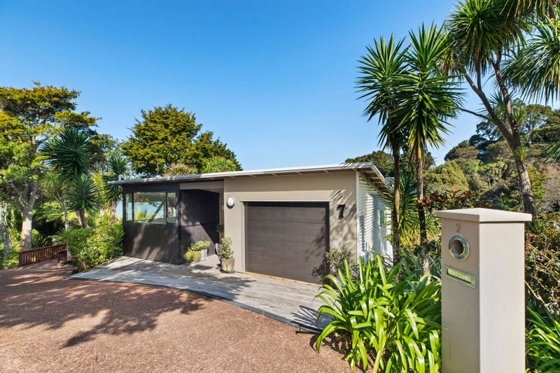 7 Dorothy Road, Laingholm, Auckland - Carousel 1