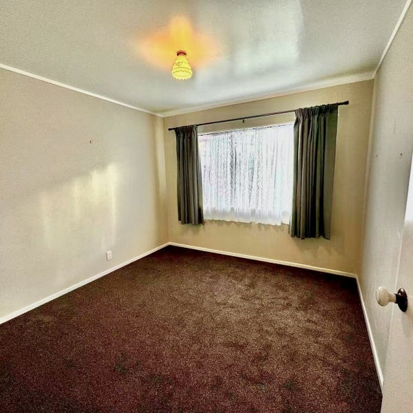 4 Clunie Place, Highland Park, Auckland - Carousel 8