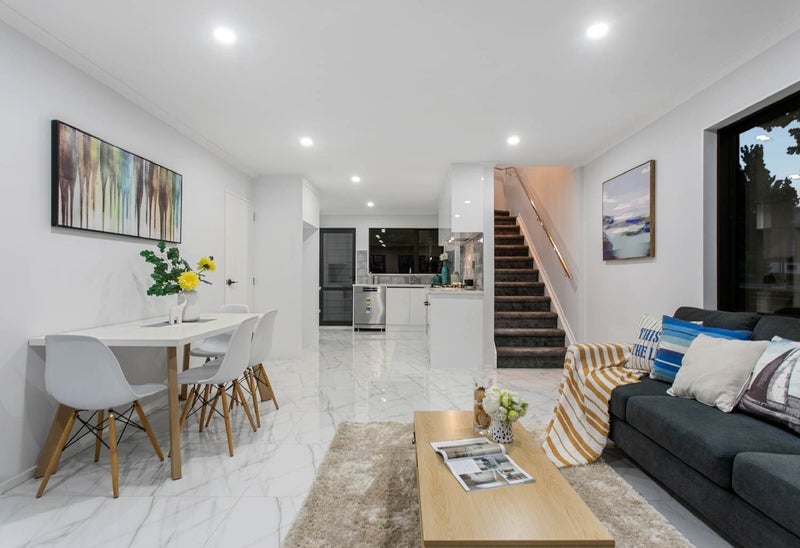 664D Pakuranga Road, Howick, Auckland - Carousel 1