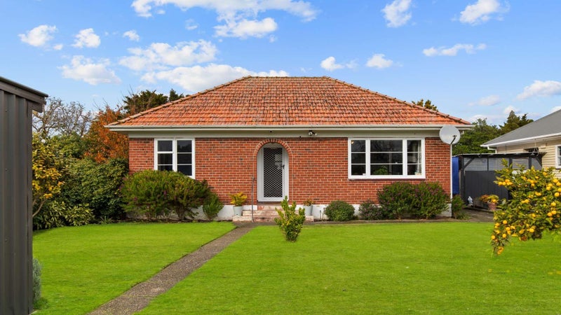 19 Savage Crescent, West End, Palmerston North - Carousel 1