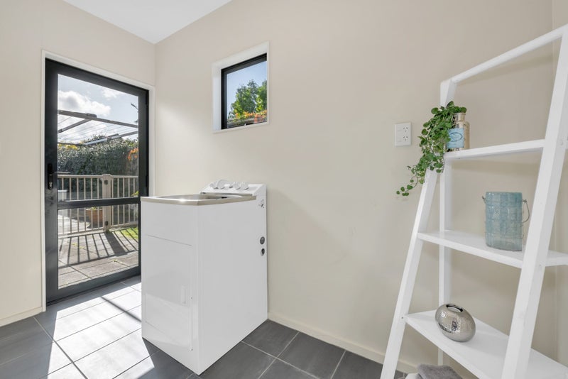 17 Campbell Road, Maraetai, Auckland - Carousel 50