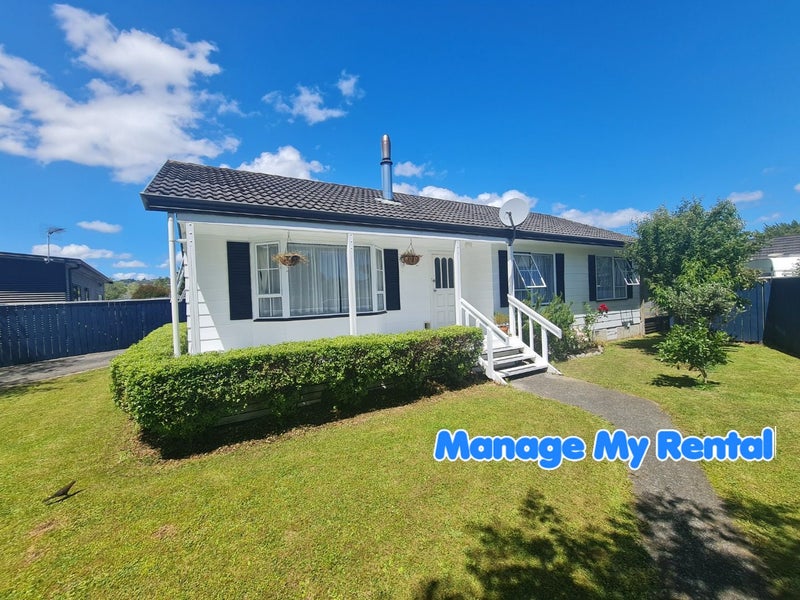 4 Delaware Grove, Totara Park, Upper Hutt - Carousel 1