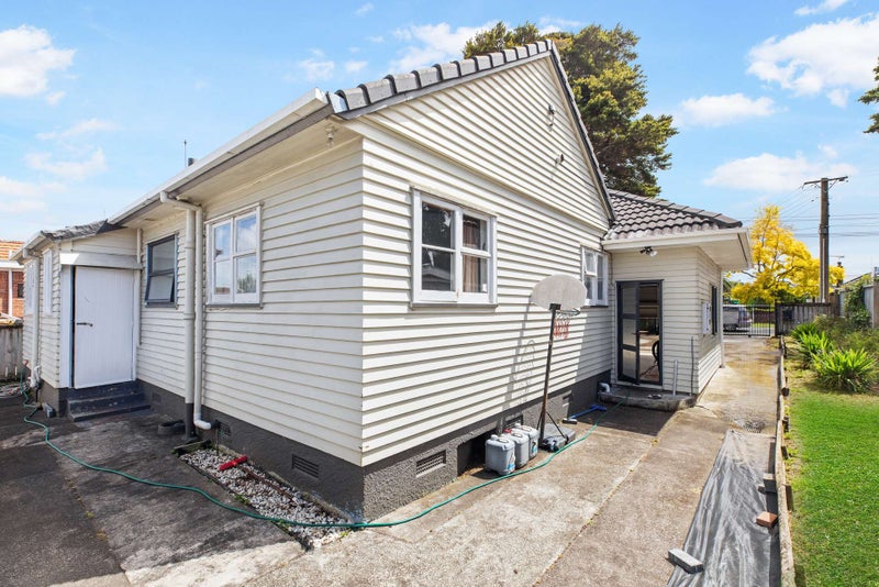 35 Carruth Road, Papatoetoe, Auckland - Carousel 2