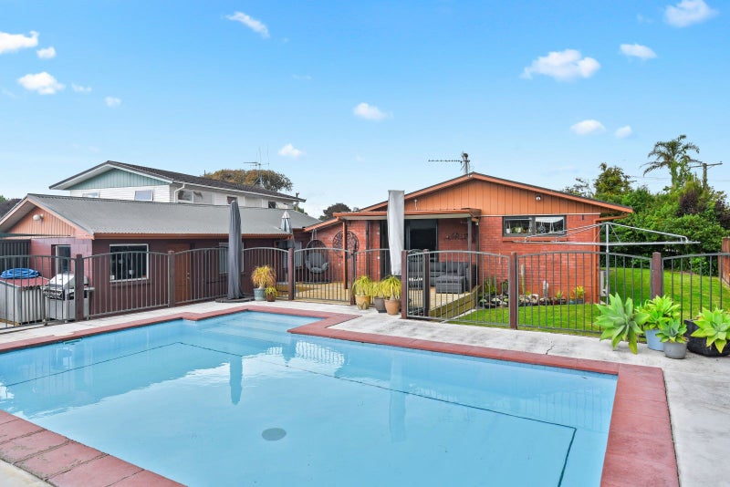 37 Pulham Crescent, Queenwood, Hamilton - Carousel 2