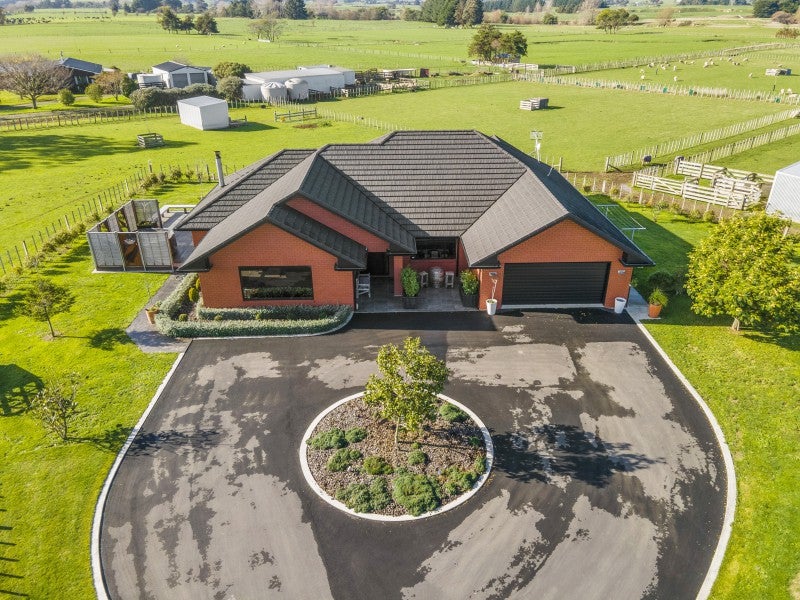 114 Nannestads Line, Bunnythorpe, Palmerston North - Carousel 1