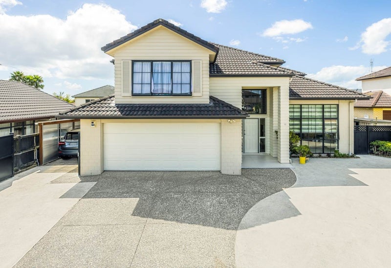 10 Glanmire Place, Flat Bush, Auckland - Carousel 1