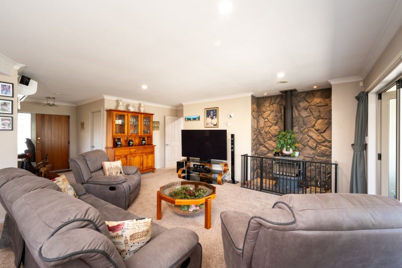 16 Delta Mews Place, Clive, Clive - Carousel 2